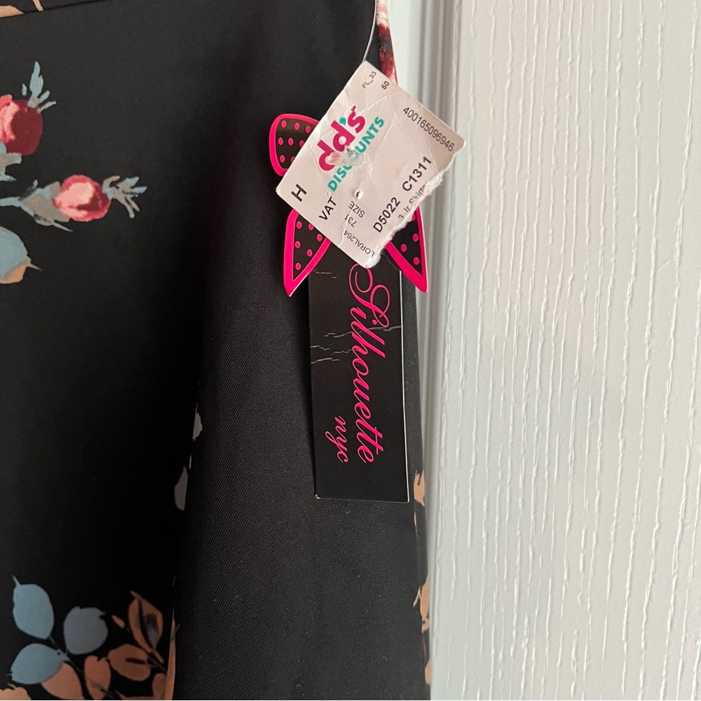NWT‎ Silhouette NYC Floral A-Line Circle Skirt Size Small - Picture 3 of 5